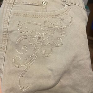 Gloria Vanderbilt Women’s Shorts Embroidered Pocket Button Zip Front Size 12 Tan
